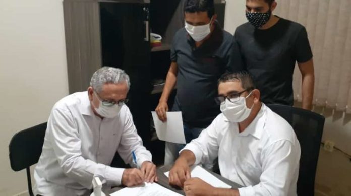 Câmara de Santo André dá posse a Arimatéa Porto como prefeito interino